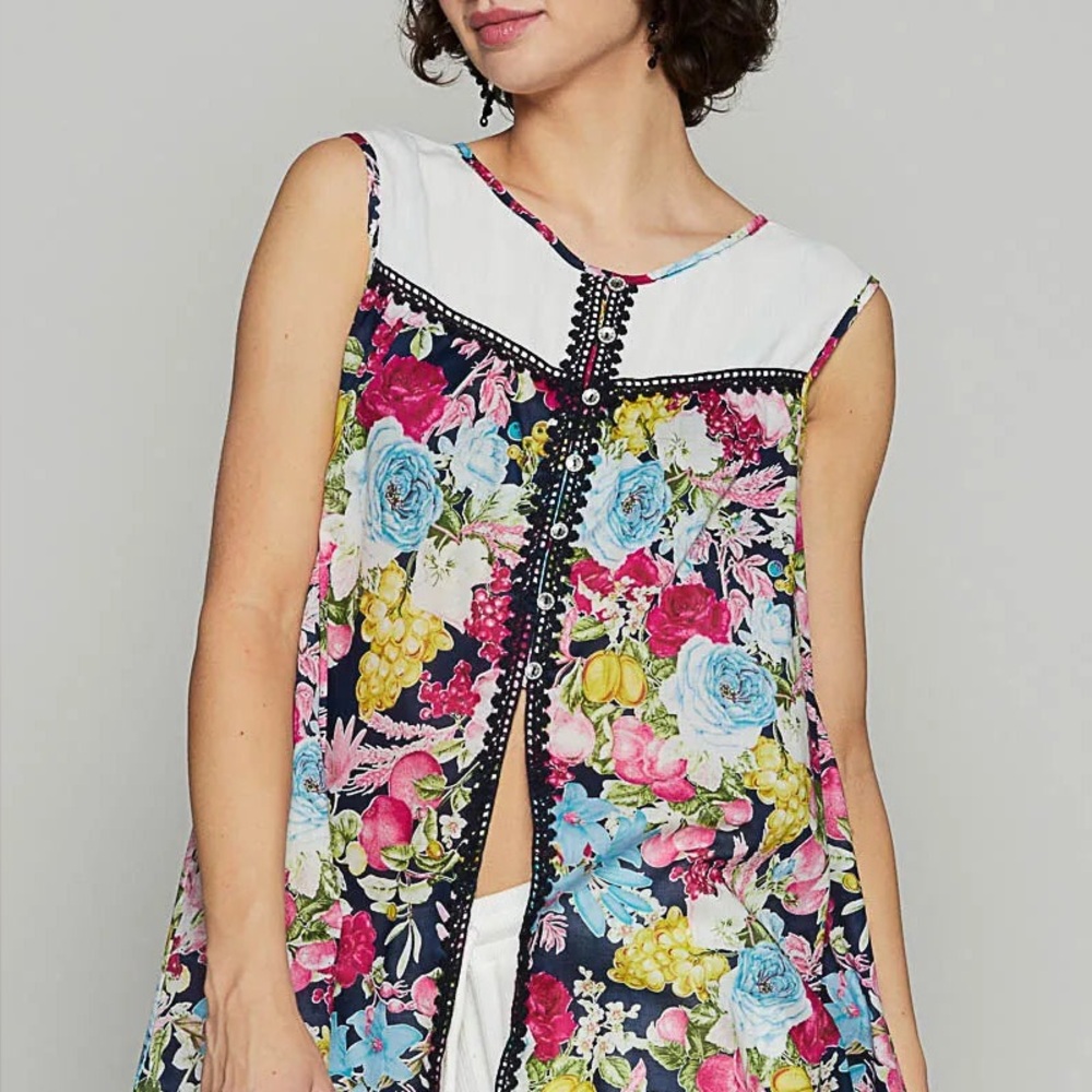 NWT POL Mixed Floral & Crochet Lace Trim Sleeveless Tunic Top Size Small